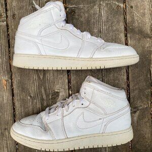 Nike Air Jordan 1 Retro Mid Triple White Size 7